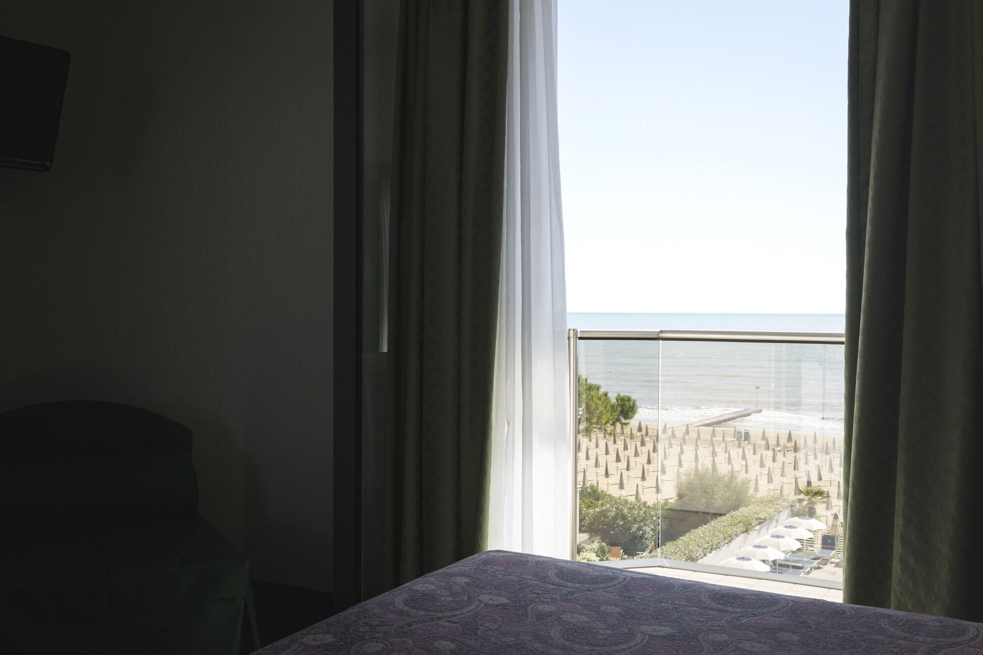 Hotel Cambridge Lido di Jesolo Eksteriør billede